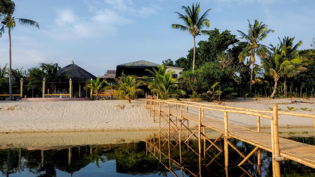 Le Palme Beach Resort Pandan Exterior photo